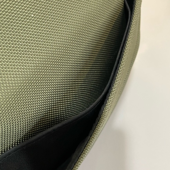 Briggs & Riley Hanging Carry-On Travel Bag - Picture 6 of 15